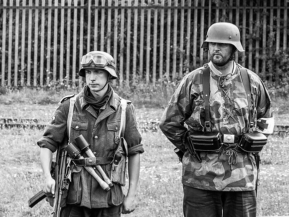 _1161801v2-croppedv2-web-1600-B&W